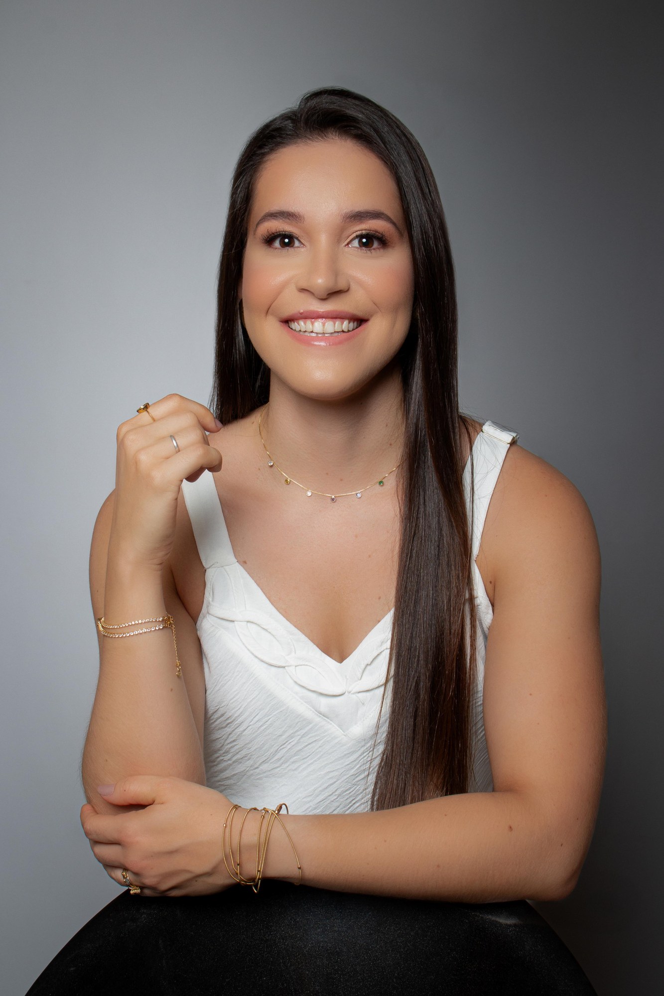 Dra. Izabela Santos, nutricionista, sorrindo